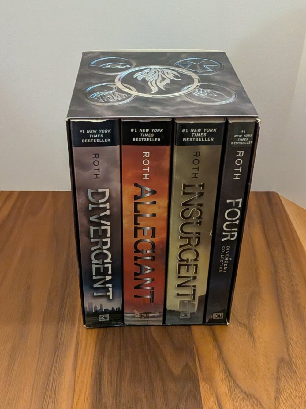 Veronica Roth Divergent Series Paperback Box Set Complete 4 Books with Slip Box